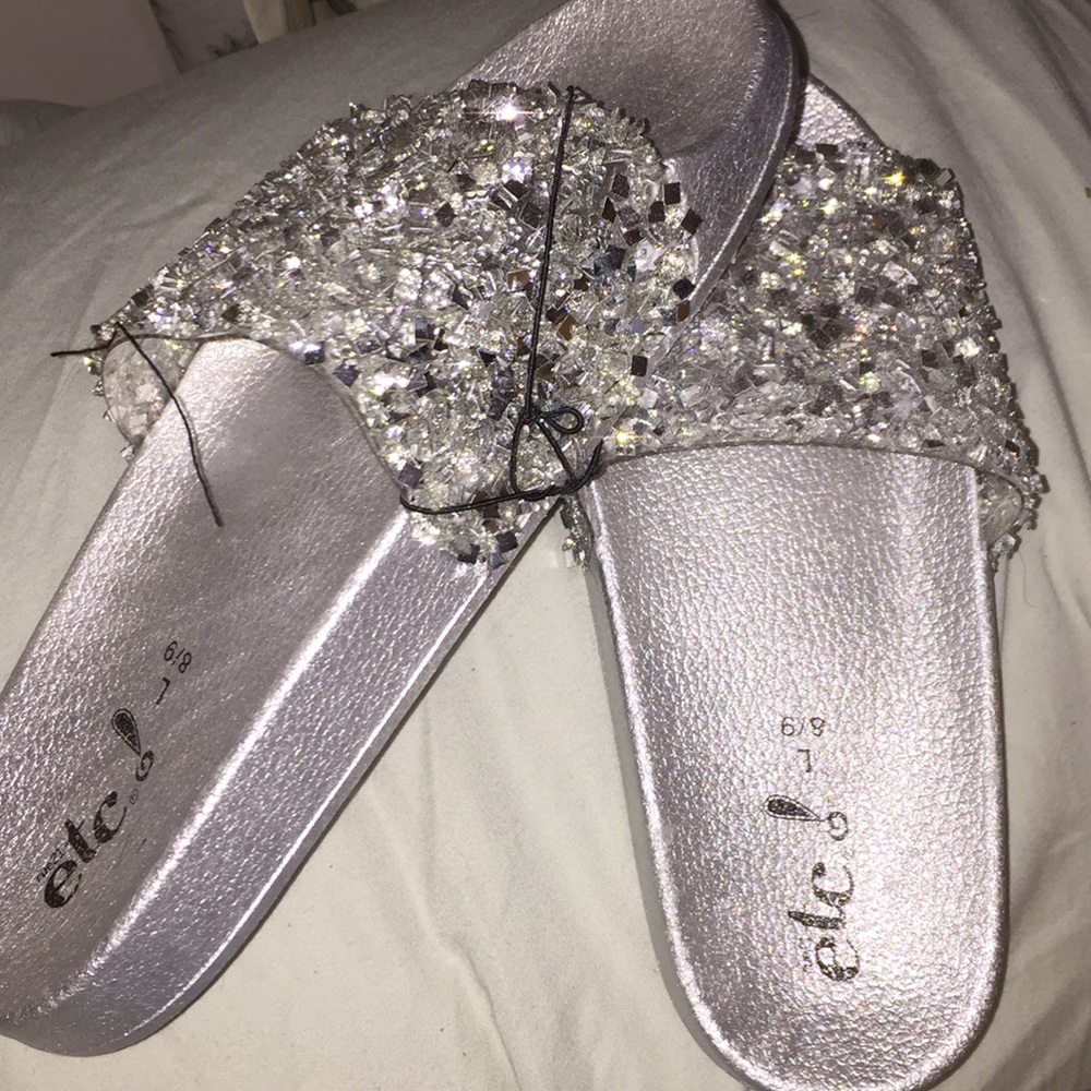 Rue21 slides size 8/9